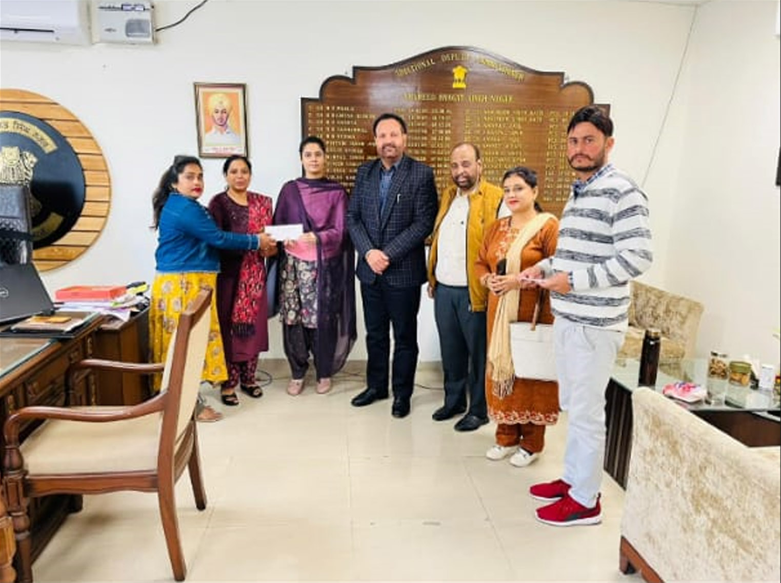 Checks of Rs. 10,000 each were distributed to 6 self-help groups out of self-help groups.